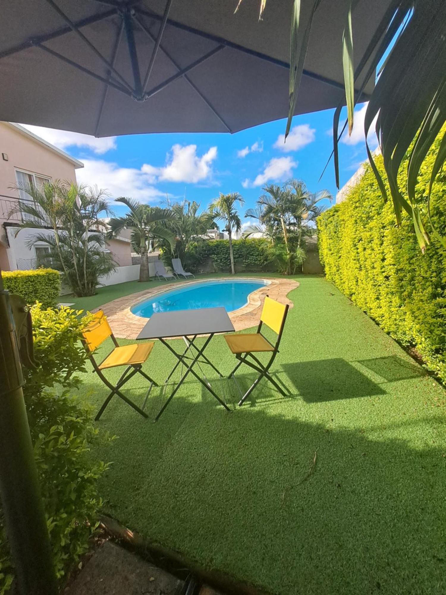 Appartement Paisible Avec Jardin & Piscine Albion Exterior photo