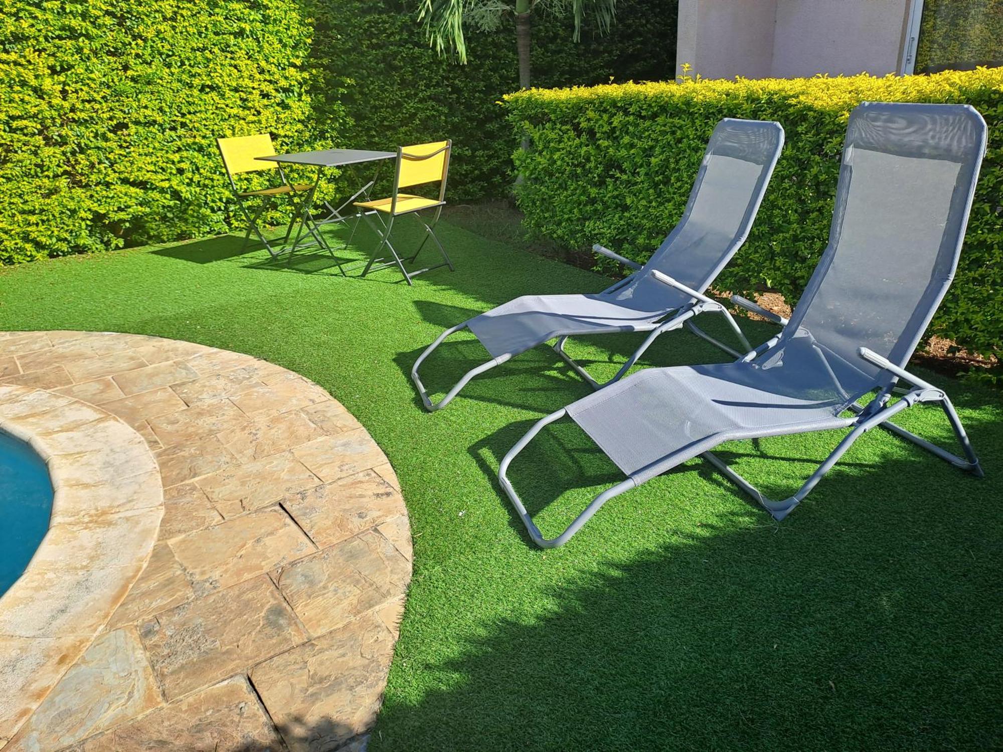 Appartement Paisible Avec Jardin & Piscine Albion Exterior photo